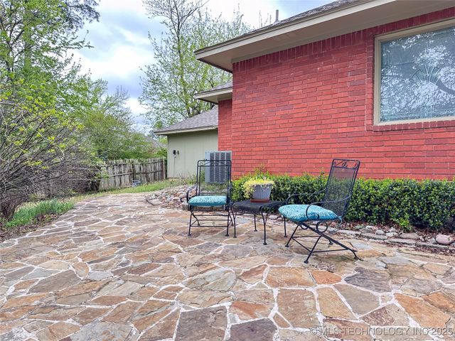 907 Briarwood Place, Durant, OK 74701