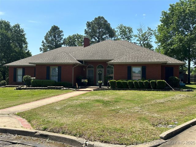 907 Briarwood Place, Durant, OK 74701