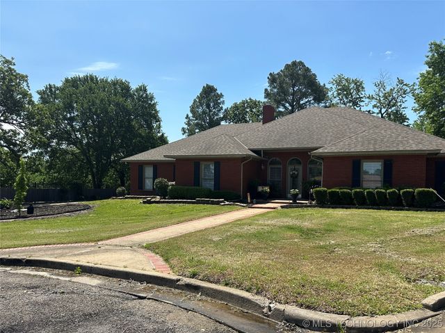 907 Briarwood Place, Durant, OK 74701