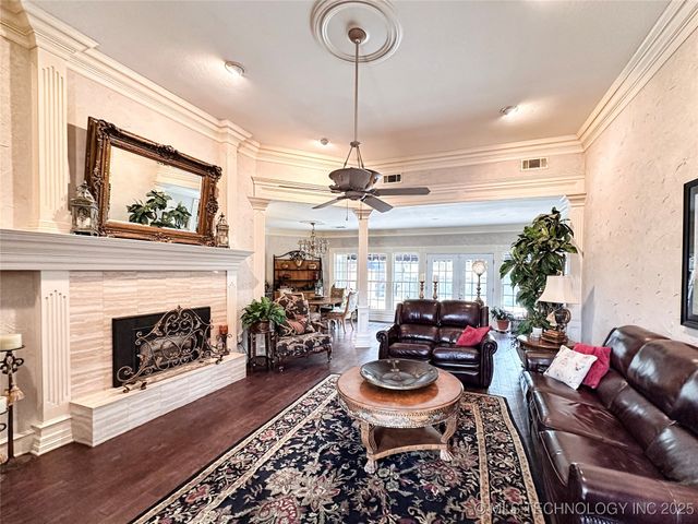 907 Briarwood Place, Durant, OK 74701