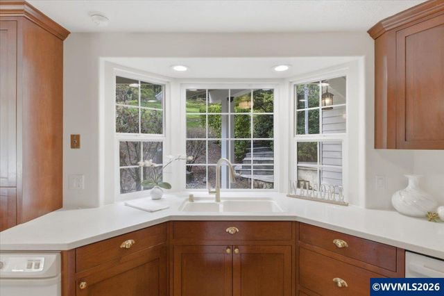 7955 NW Hope Dr, Corvallis, OR 97330