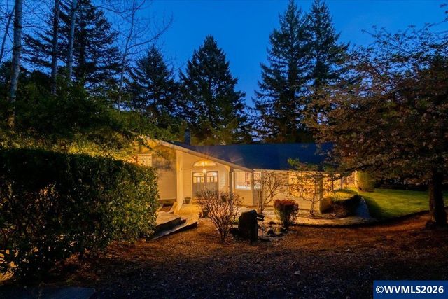 7955 NW Hope Dr, Corvallis, OR 97330