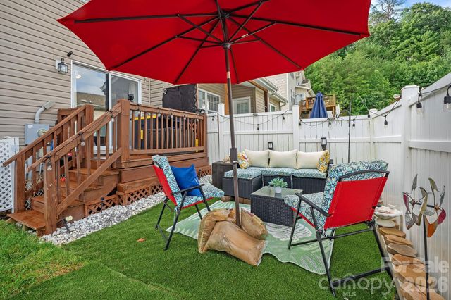 109 Loch Haven Road, Swannanoa, NC 28778
