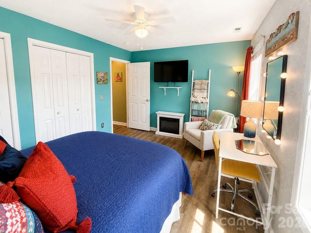 109 Loch Haven Road, Swannanoa, NC 28778