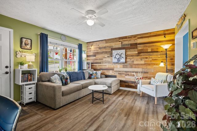 109 Loch Haven Road, Swannanoa, NC 28778