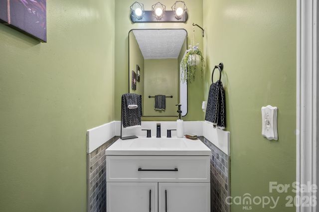 109 Loch Haven Road, Swannanoa, NC 28778