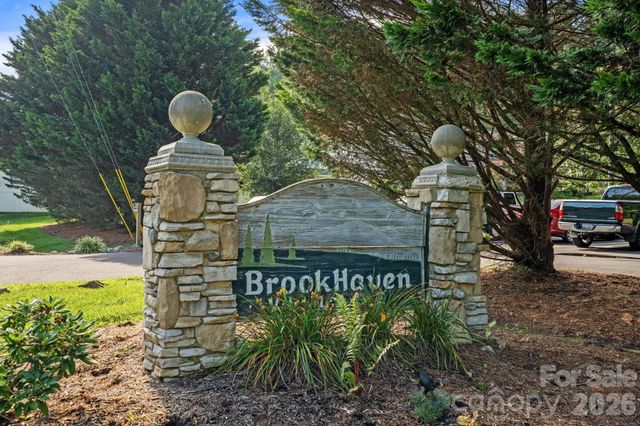 109 Loch Haven Road, Swannanoa, NC 28778