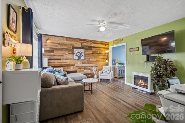 109 Loch Haven Road, Swannanoa, NC 28778