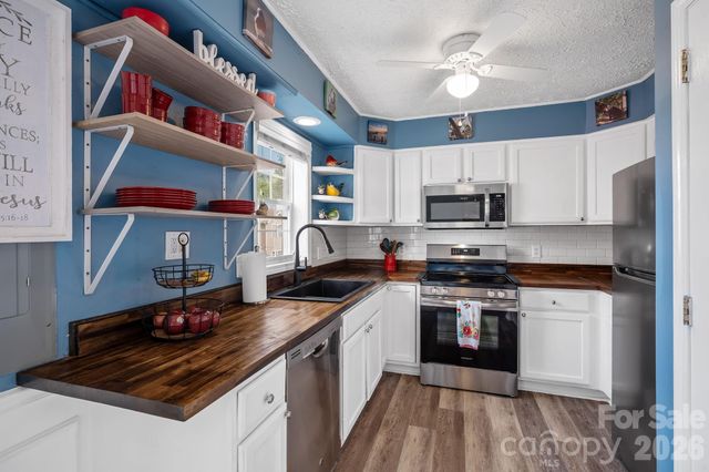 109 Loch Haven Road, Swannanoa, NC 28778