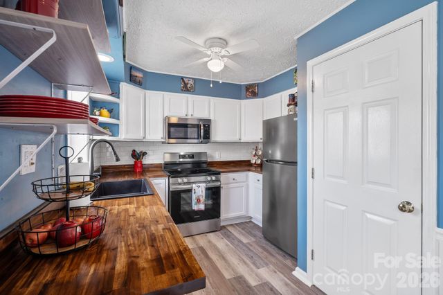 109 Loch Haven Road, Swannanoa, NC 28778