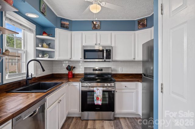 109 Loch Haven Road, Swannanoa, NC 28778
