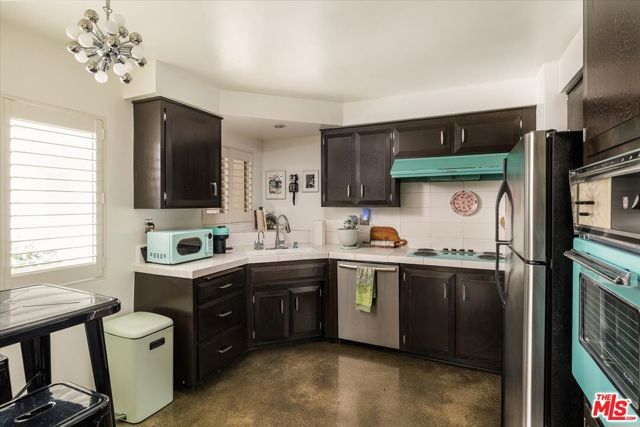 4343 Finley Avenue 2, Los Angeles, CA 90027