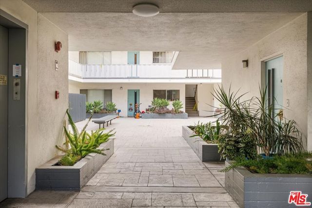 4343 Finley Avenue 2, Los Angeles, CA 90027