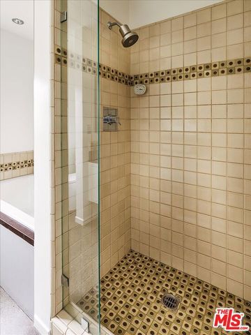 4343 Finley Avenue 2, Los Angeles, CA 90027