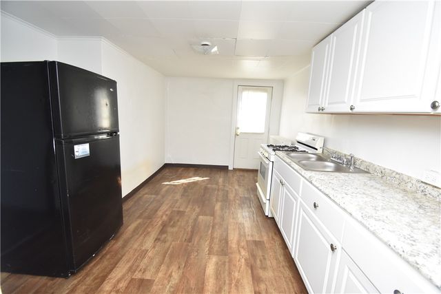 924 Island Avenue, Mckees Rocks, PA 15136