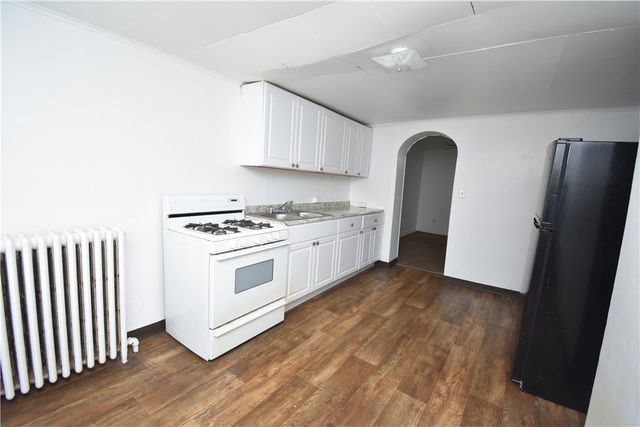924 Island Avenue, Mckees Rocks, PA 15136
