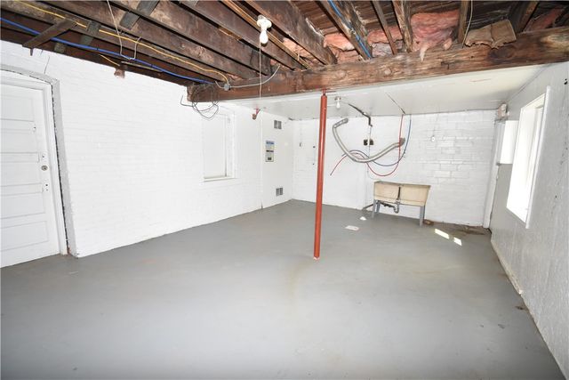 924 Island Avenue, Mckees Rocks, PA 15136