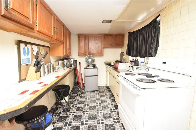 924 Island Avenue, Mckees Rocks, PA 15136