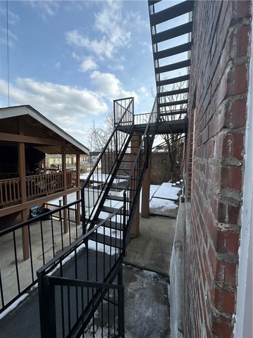 924 Island Avenue, Mckees Rocks, PA 15136