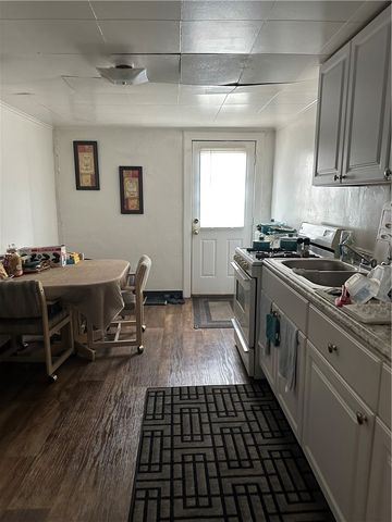 924 Island Avenue, Mckees Rocks, PA 15136