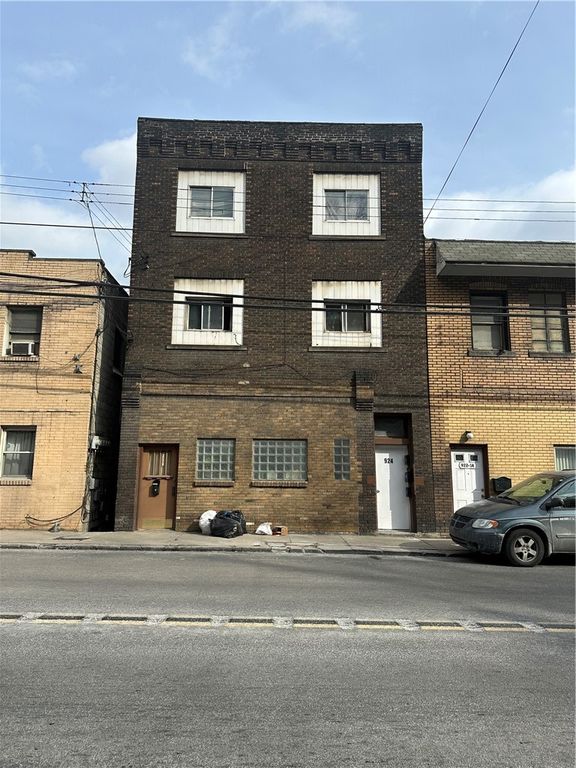 924 Island Avenue, Mckees Rocks, PA 15136