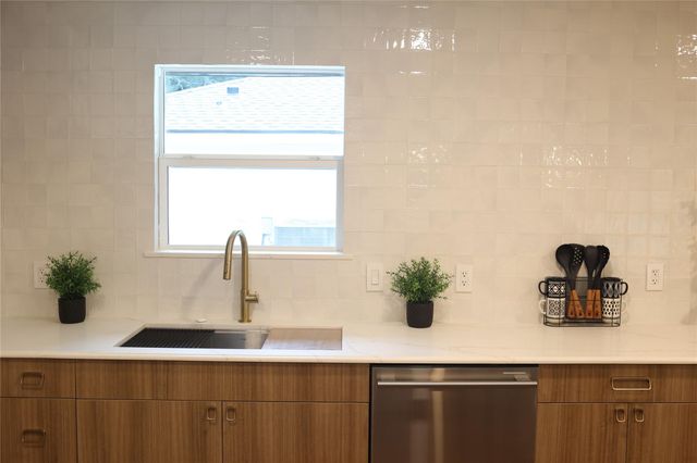 6214 Yarwell Drive, Houston, TX 77096