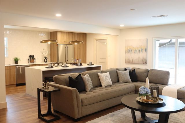 6214 Yarwell Drive, Houston, TX 77096