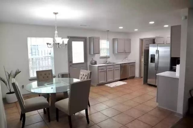 1977 W Deane Street, Fayetteville, AR 72703