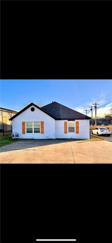 1977 W Deane Street, Fayetteville, AR 72703