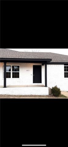 1977 W Deane Street, Fayetteville, AR 72703