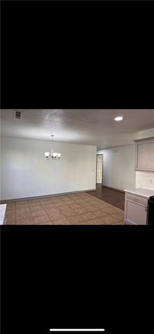 1977 W Deane Street, Fayetteville, AR 72703