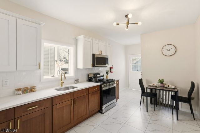 204 Pine St, Roselle Boro, NJ 07203