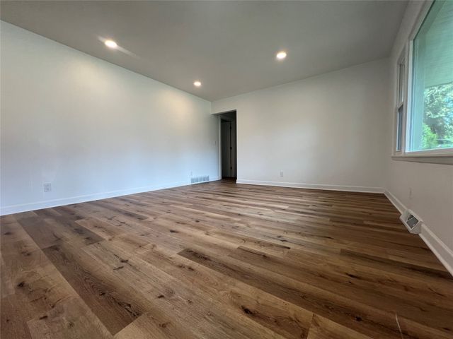 3214 Fairlane Drive, Des Moines, IA 50315