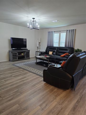 333 S HOPSON Street, Van Alstyne, TX 75495