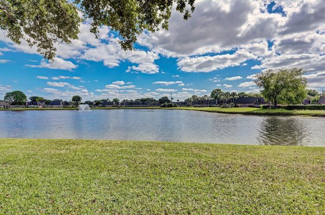 237 Charter Way 237, West Palm Beach, FL 33407