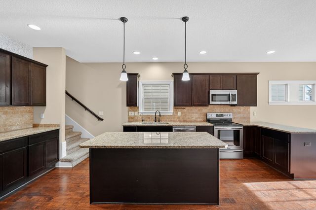 5537 Flagstone Way, West Des Moines, IA 50266