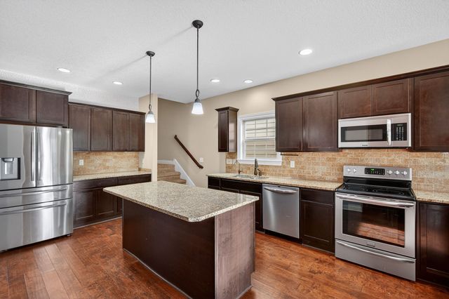 5537 Flagstone Way, West Des Moines, IA 50266