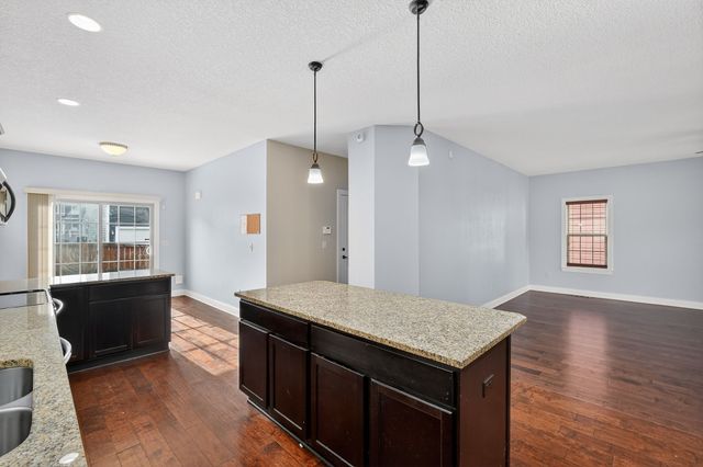 5537 Flagstone Way, West Des Moines, IA 50266