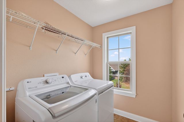 5537 Flagstone Way, West Des Moines, IA 50266