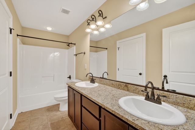 5537 Flagstone Way, West Des Moines, IA 50266