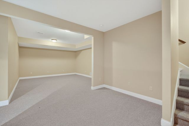 5537 Flagstone Way, West Des Moines, IA 50266