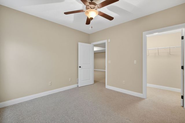 5537 Flagstone Way, West Des Moines, IA 50266