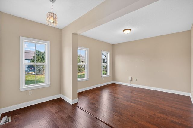 5537 Flagstone Way, West Des Moines, IA 50266