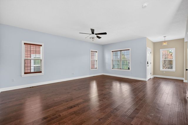 5537 Flagstone Way, West Des Moines, IA 50266