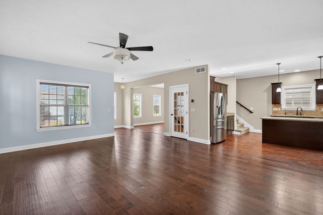 5537 Flagstone Way, West Des Moines, IA 50266