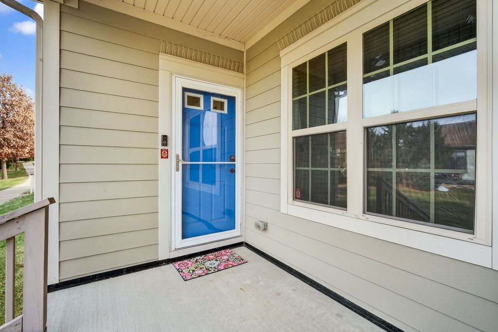 5537 Flagstone Way, West Des Moines, IA 50266