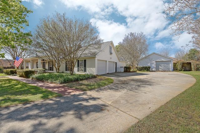 110 Doncaster Way, Dothan, AL 36305