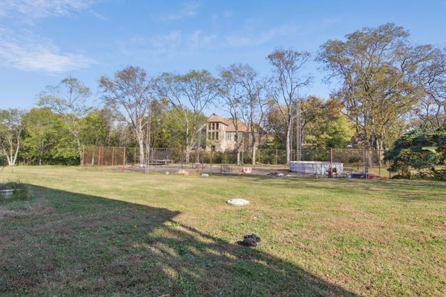 221 Kennett Rd, Old Hickory, TN 37138