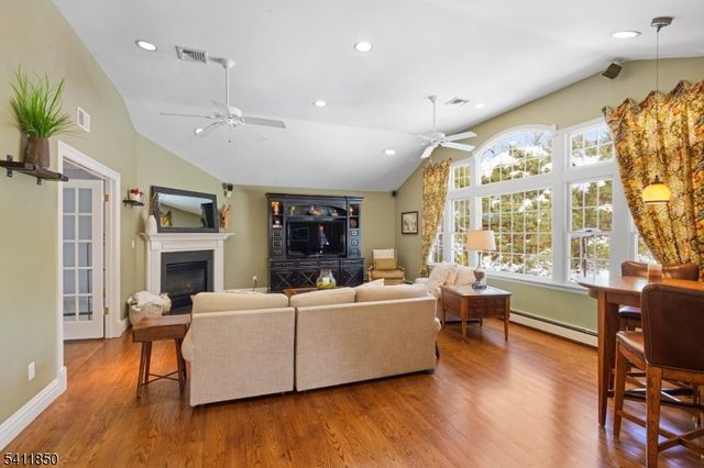 8 Kice Rd, Florham Park Boro, NJ 07932