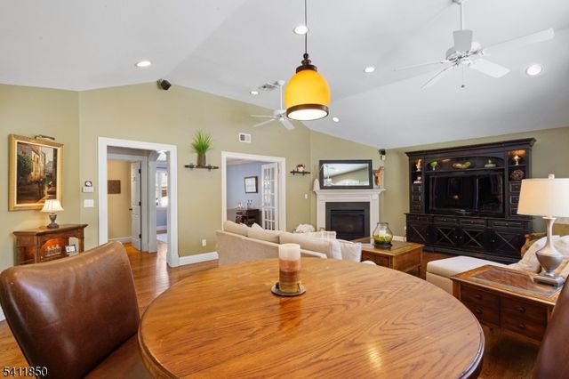 8 Kice Rd, Florham Park Boro, NJ 07932